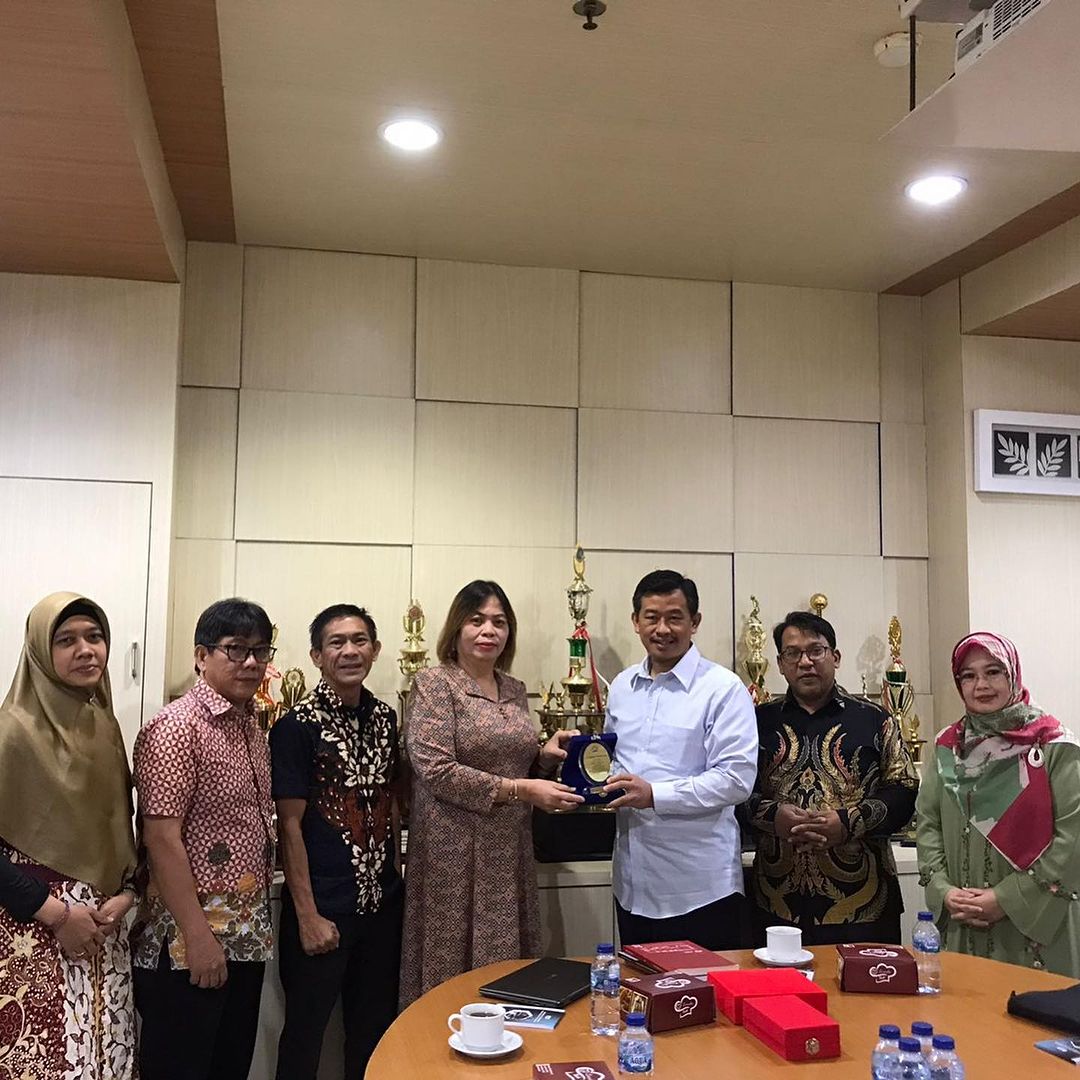 Capacity Building Fakultas Hukum UNSRAT Ke Fakultas Syariah dan Hukum Universitas Islam Negeri Syarif Hidayatullah Jakarta